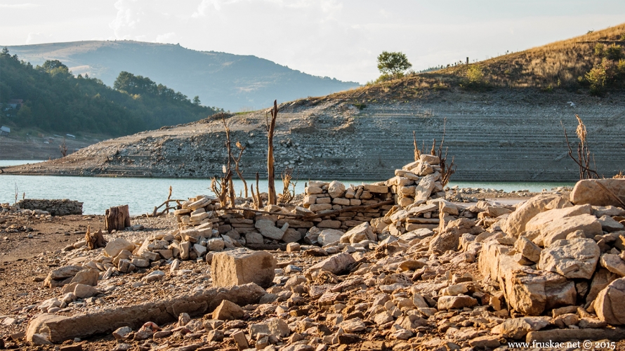 News - Kome smeta Zavojsko jezero!?