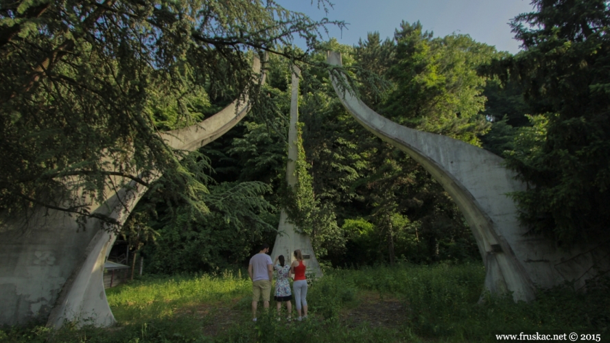 Monuments - Spomen-obeležje Stručica